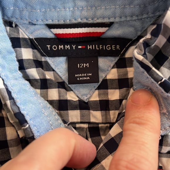 Bundle of 2 button down shirts - Picture 3 of 5